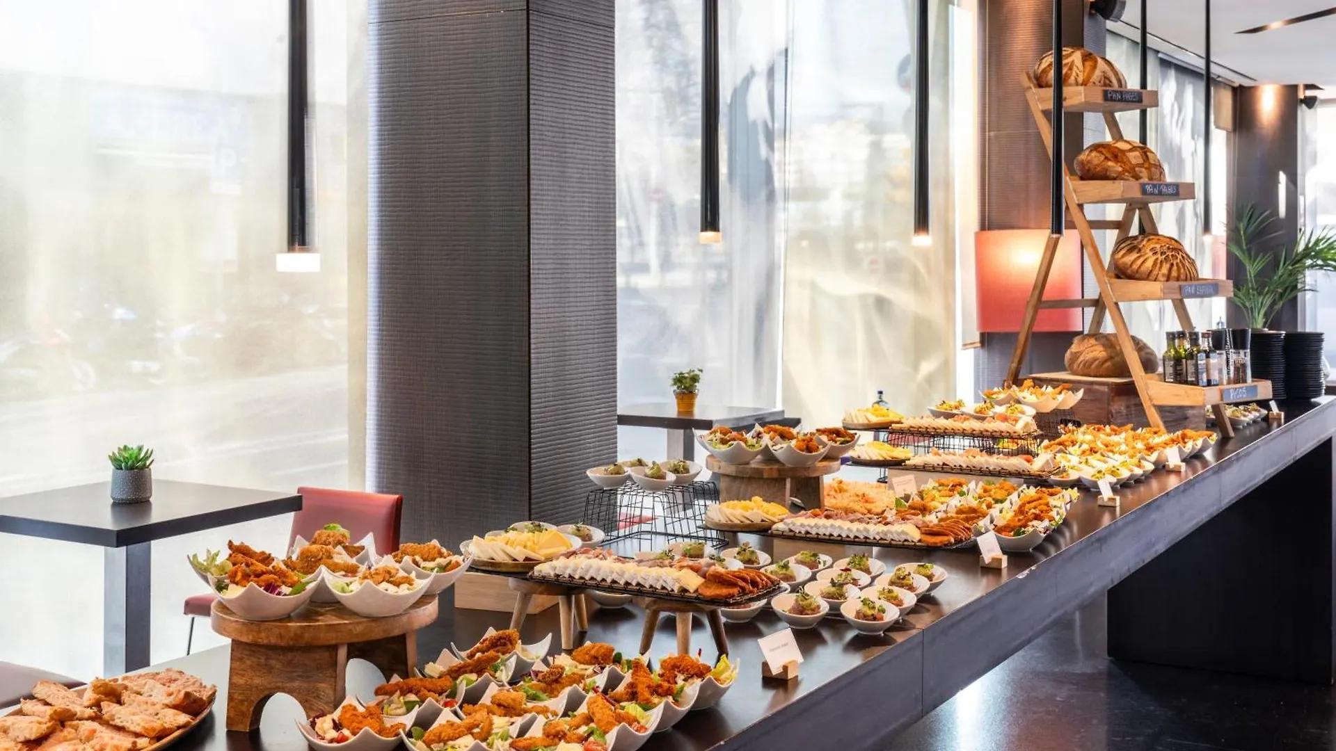 Novotel Barcelona City 4*,