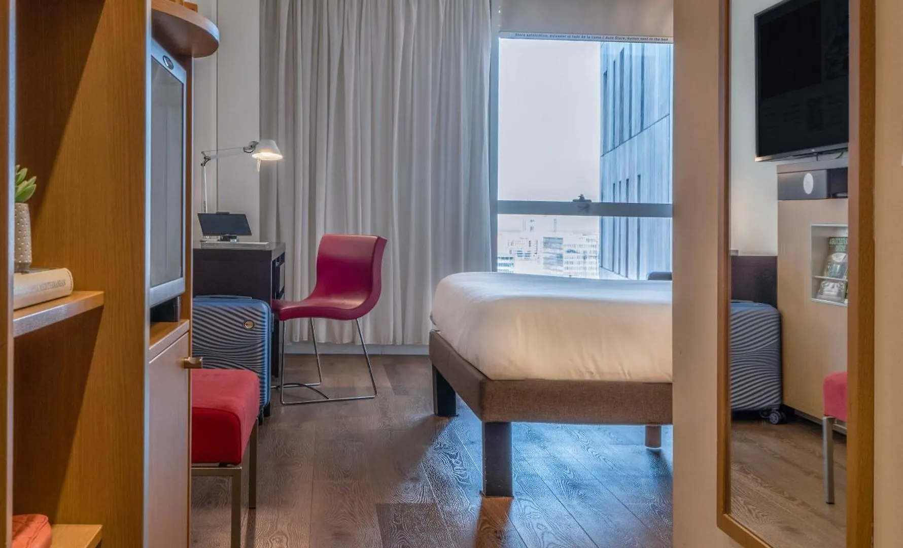 Novotel Barcelona City 4*,