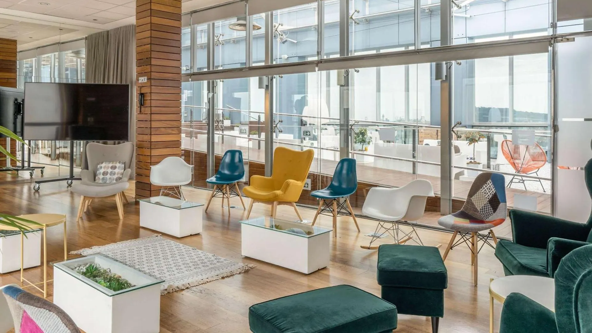 Novotel Barcelona City 4*,