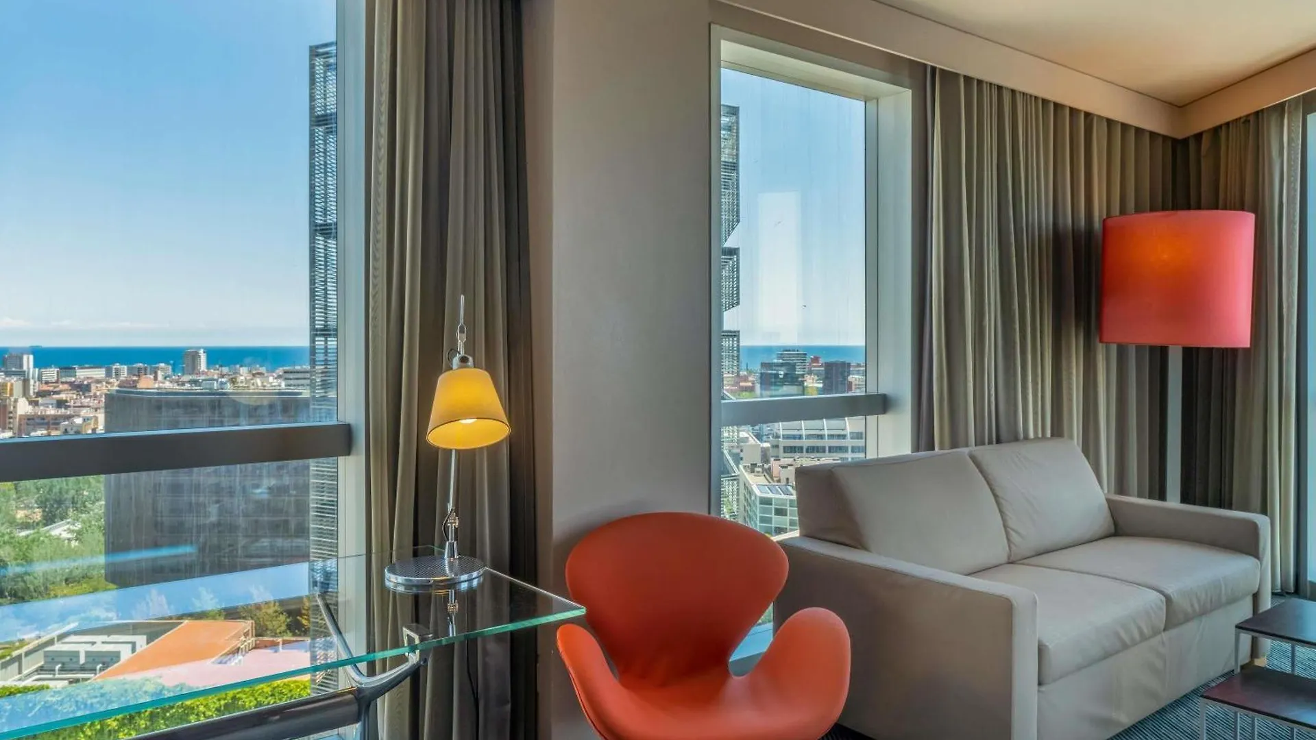 Novotel Barcelona City 4*,